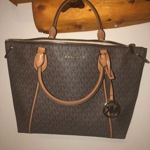 New Michael Kors Large Sierra Leather Satchel